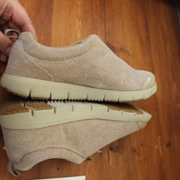 FALL SALE Propet Womens Travelwalker Zip Suede 6 1/2 M NWT's - Picture 6 of 12